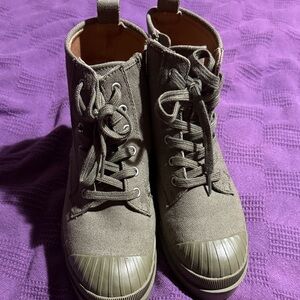 Universal Thread Olive Combat Boots